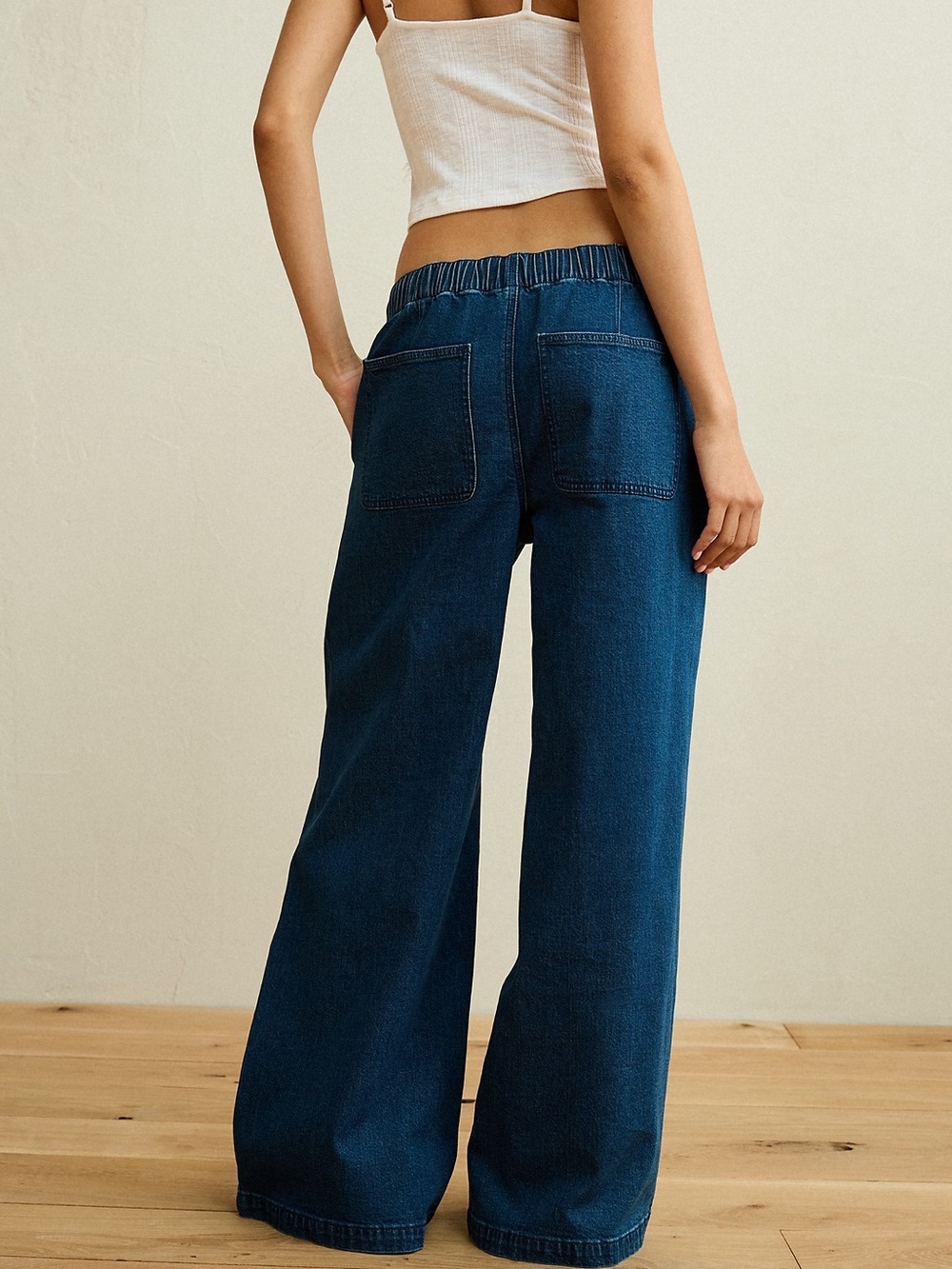 American Eagle Low-Rise Baggy Ultra Wide Leg Jean - Picture 2 of 3